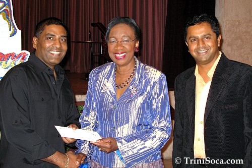 Chutney Soca Monarch 2007, Rooplal Girdharie, accepts his prize-winnings, presented by the Minister of Community Development, Culture and Gender Affairs, Mrs. Joan Yuille-Williams, (R) Mr. George Singh