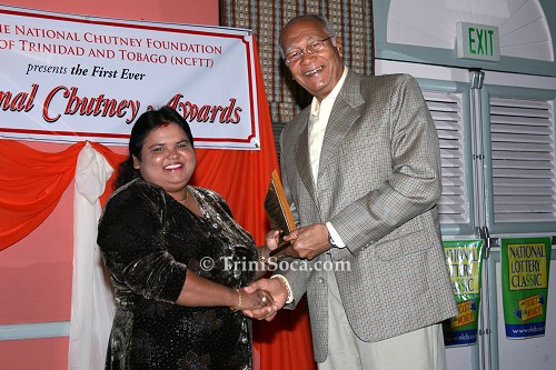 President George Maxwell Richards presents Rasika Dindial with the award for the Chutney Song of the Year